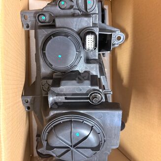Lampa przednia prawa halogenowa Ciemna 68085416AF - 4