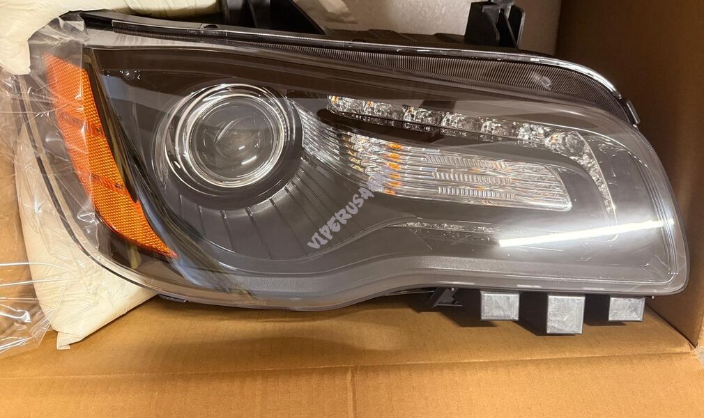 Lampa przednia prawa halogenowa Ciemna 68085416AF