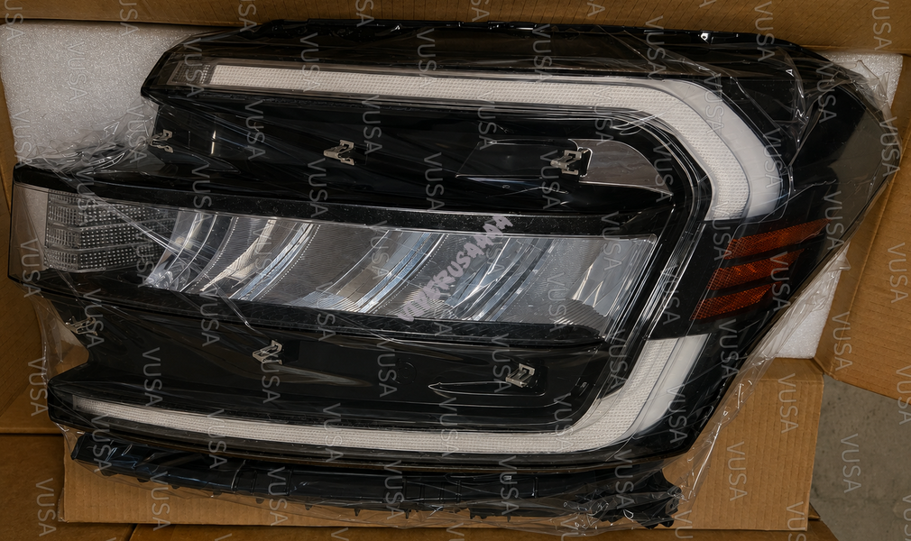 Lampa przednia lewa  LED NL1Z13008D