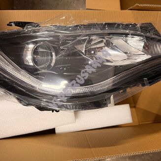 Lampa przednia prawa Xenon ciemna Led DRL 68370846AD - 2
