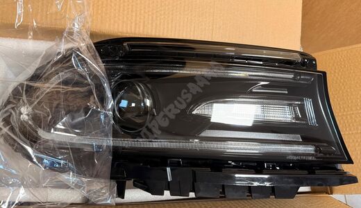 Lampa prawa Halogenowa +DRL 68214396AE