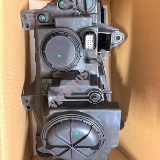 Lampa przednia lewa halogenowa Ciemna 68085417AF - 3