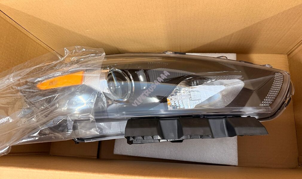Lampa przednia Prawa Xenon Ciemny 68292808AB