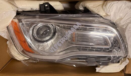 Lampa przednia prawa halogenowa Chrom 68143002AC