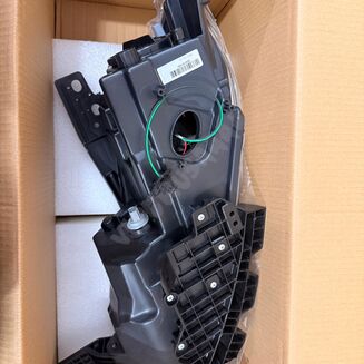 Lampa przednia Prawa Xenon Jasny  68292806AB - 2